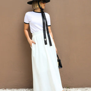 T-shirt Tricot Branca com Detalhes Pretos Jabuticaba