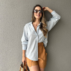 Camisa tradicional com bolso frontal azul claro Jasmim