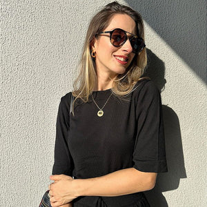 Blusa em tricot com manga curta linha basic preta Maçã