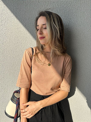 Blusa em tricot com manga curta linha basic bege Maçã