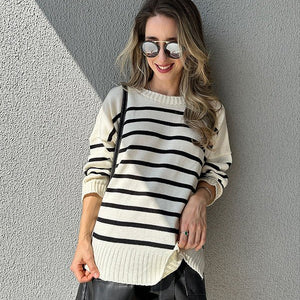 Blusa tricot oversized branca com listras pretas Lobélia