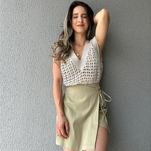 Colete tricot fechado cru com lurex prata e dourado Limão