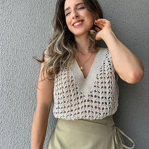 Colete tricot fechado cru com lurex prata e dourado Limão