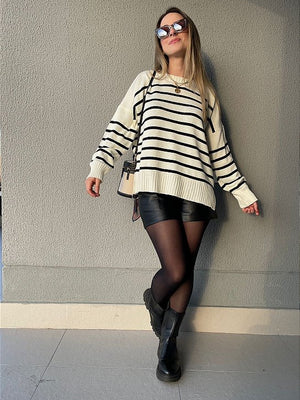 Blusa tricot oversized branca com listras pretas Lobélia