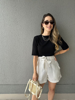 Blusa em tricot com manga curta linha basic preta Maçã