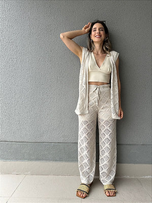 Conjunto de tricot com calça e colete com botoes cru Coqueiro