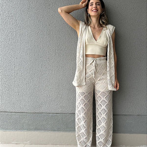 Conjunto de tricot com calça e colete com botoes cru Coqueiro