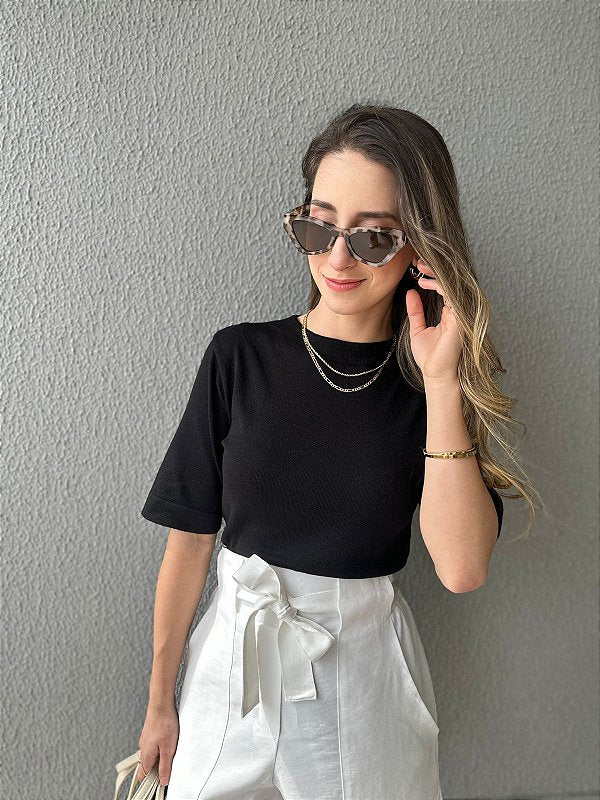 Blusa em tricot com manga curta linha basic preta Maçã